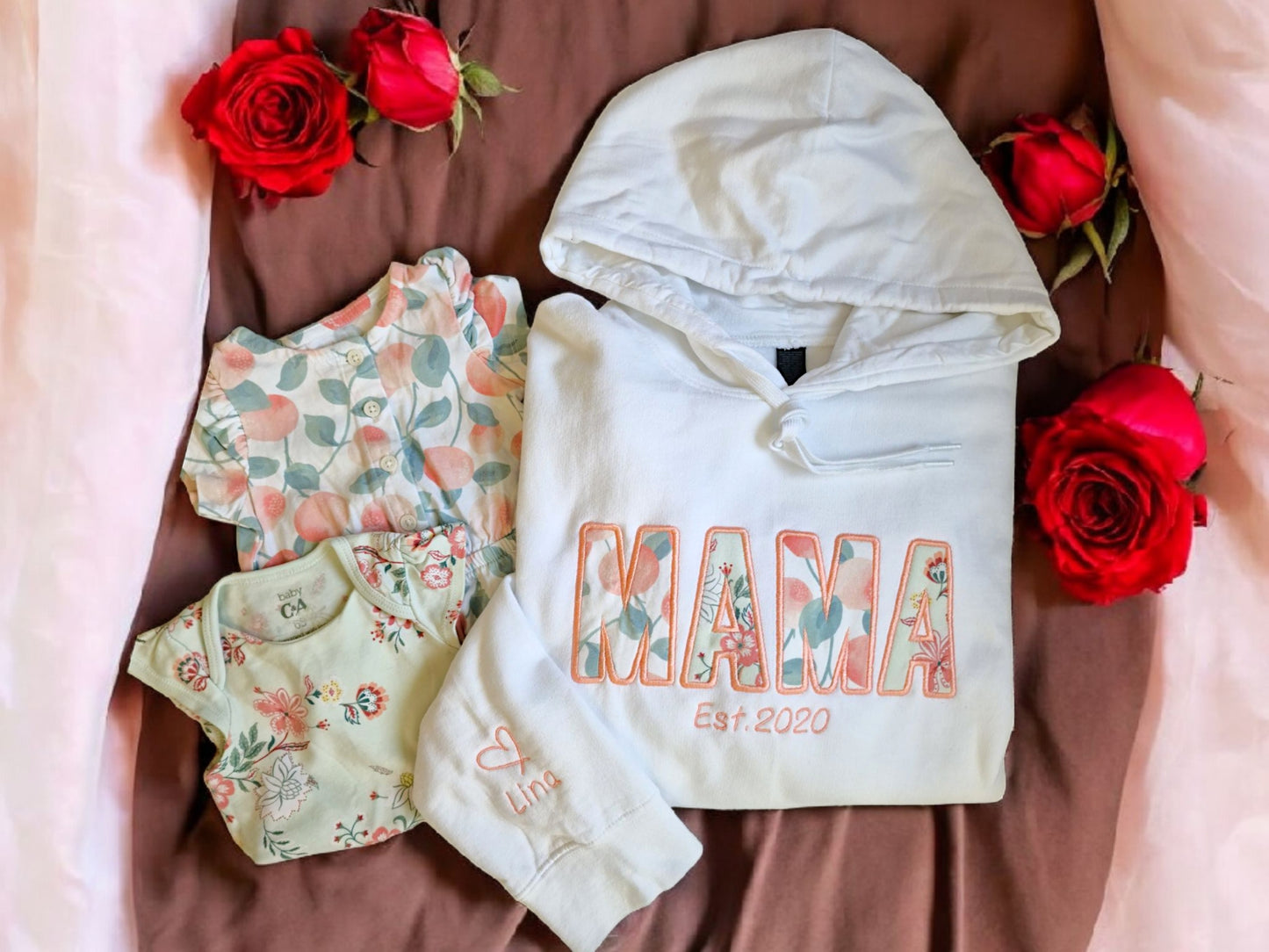 Erinnerungspullover individuell - bestickt mit deiner Wunschkleidung vom Baby, Oma, Tante etc