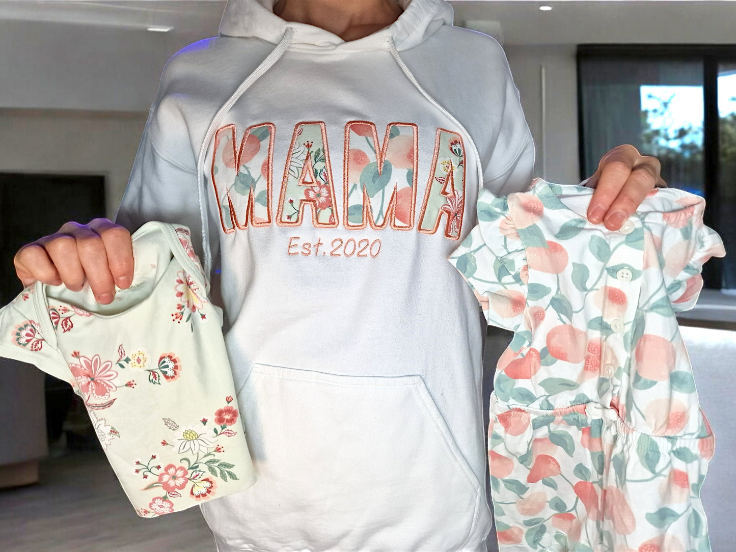 Erinnerungspullover individuell - bestickt mit deiner Wunschkleidung vom Baby, Oma, Tante etc