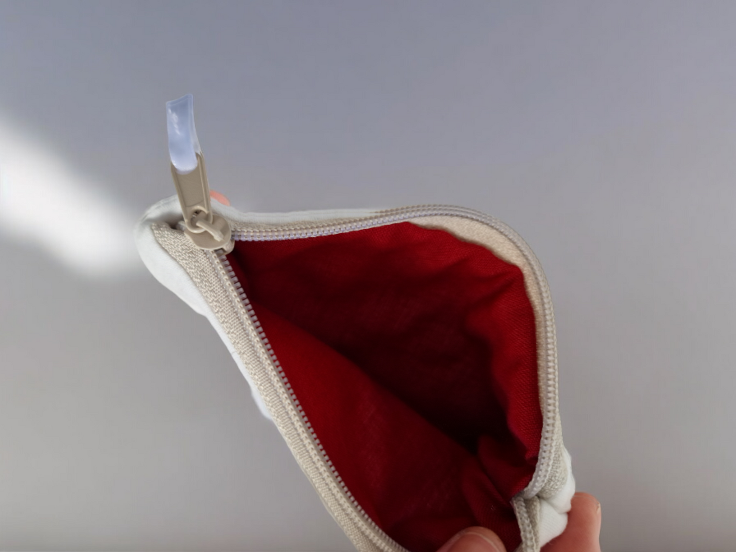 Be a Cherry "Bag small" hangenähte Tasche aus Musselin mit gestickten Kirschen