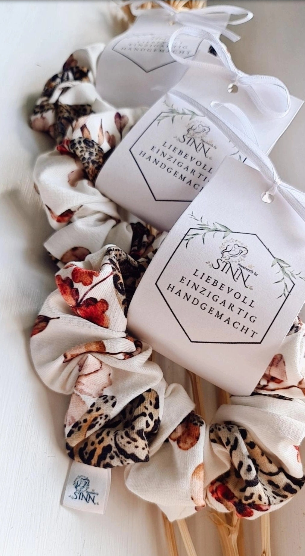 Scrunchie " White Leo"